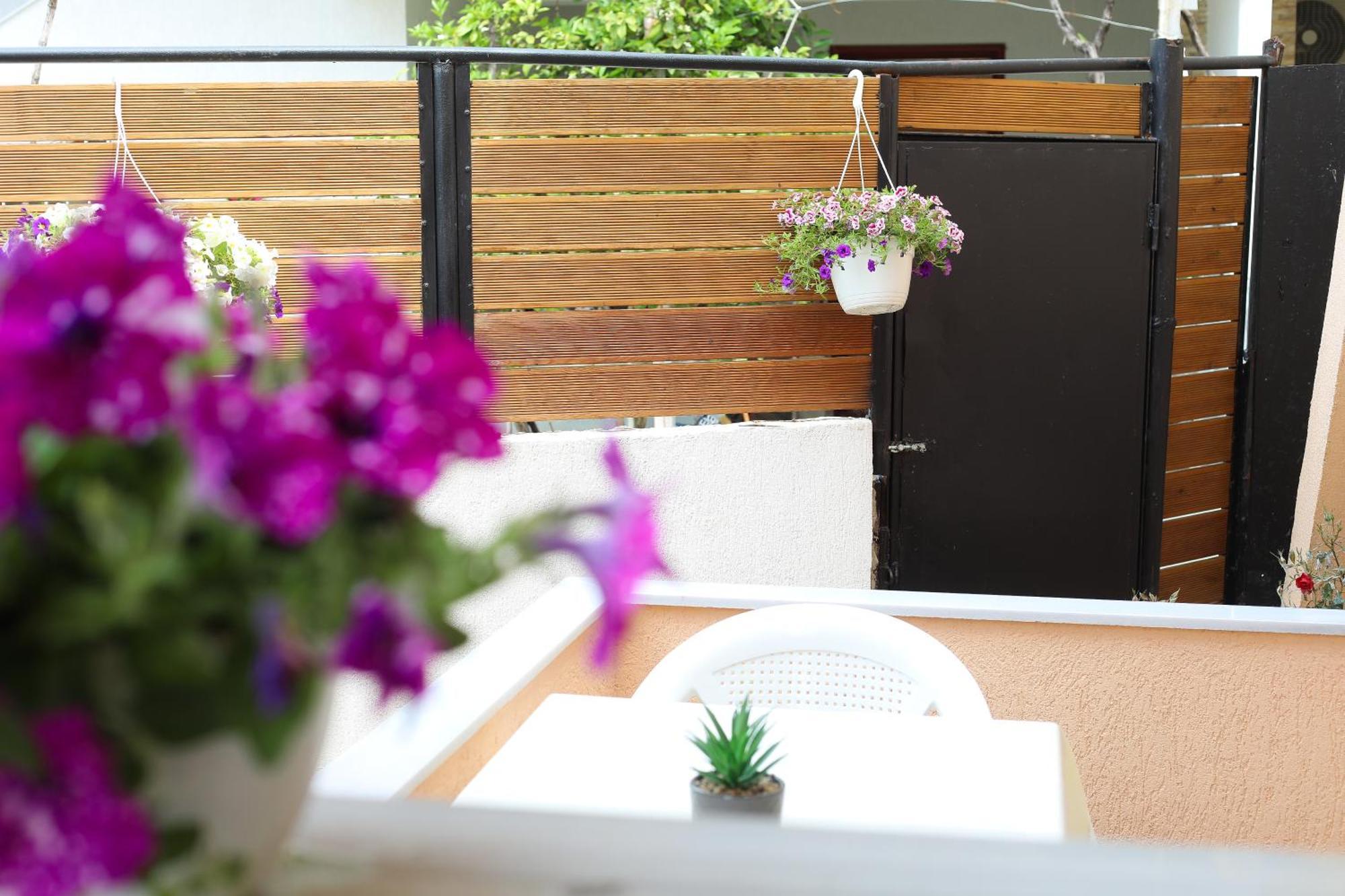 Vila Feliz - Premium Rooms With Free Private Parking Vlore Exterior photo